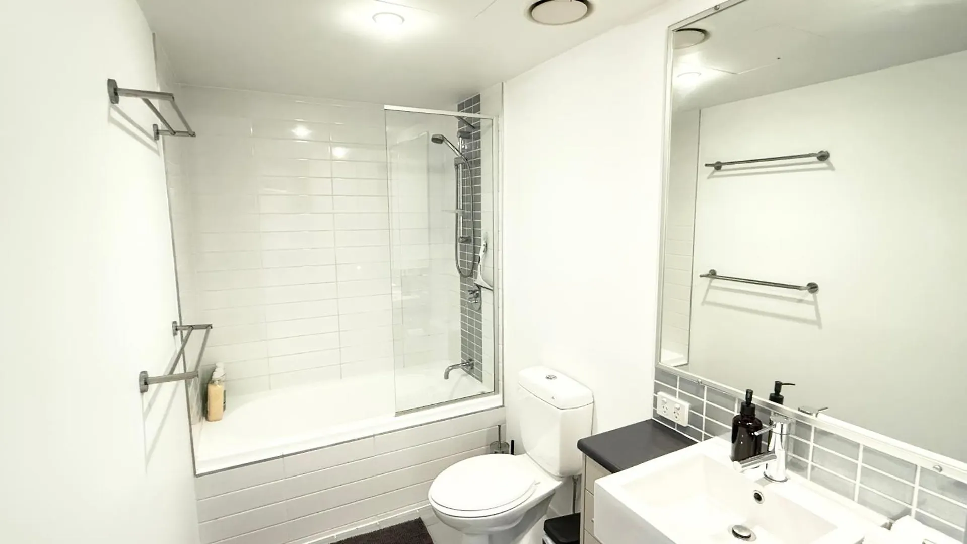 Spacious Newly Renovated 3-Bedroom Apartment Opposite Westfield Chermside Brisbane