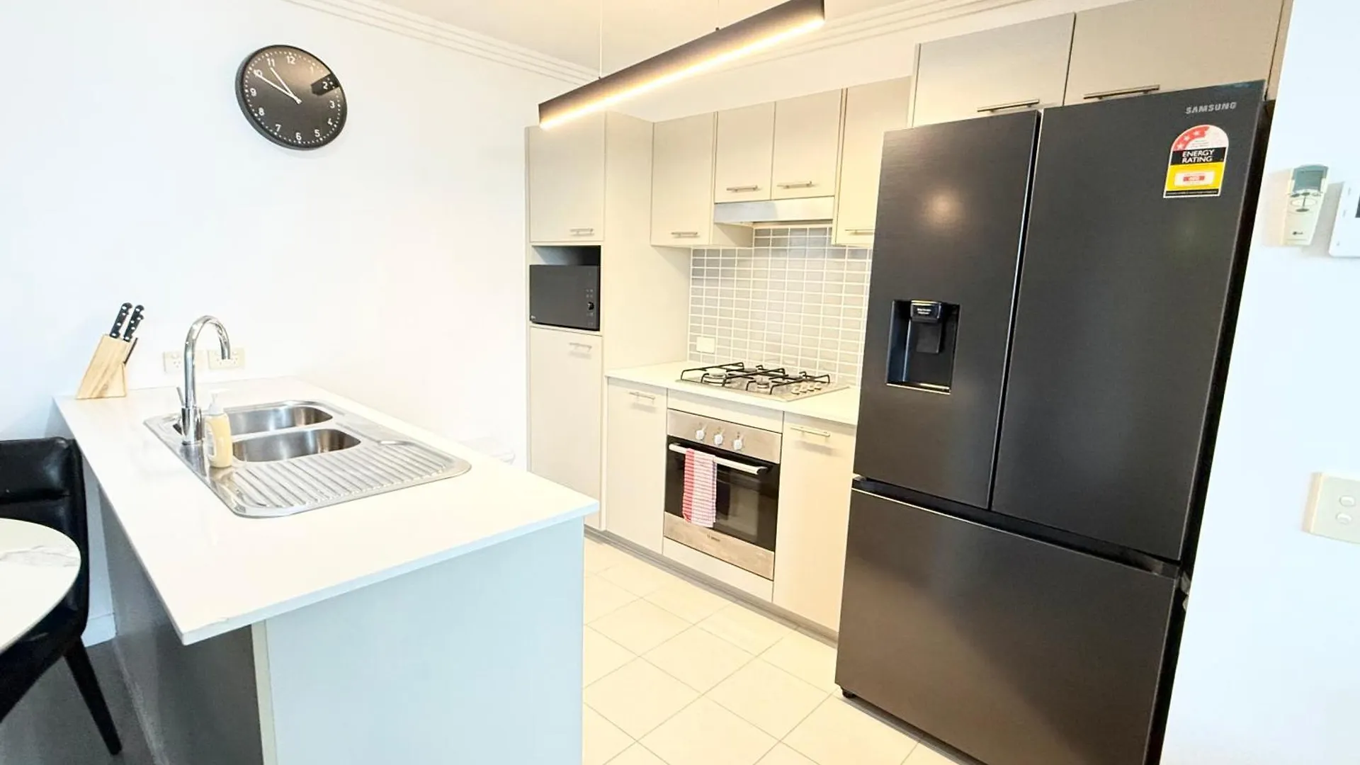 Spacious Newly Renovated 3-Bedroom Apartment Opposite Westfield Chermside Brisbane Australien